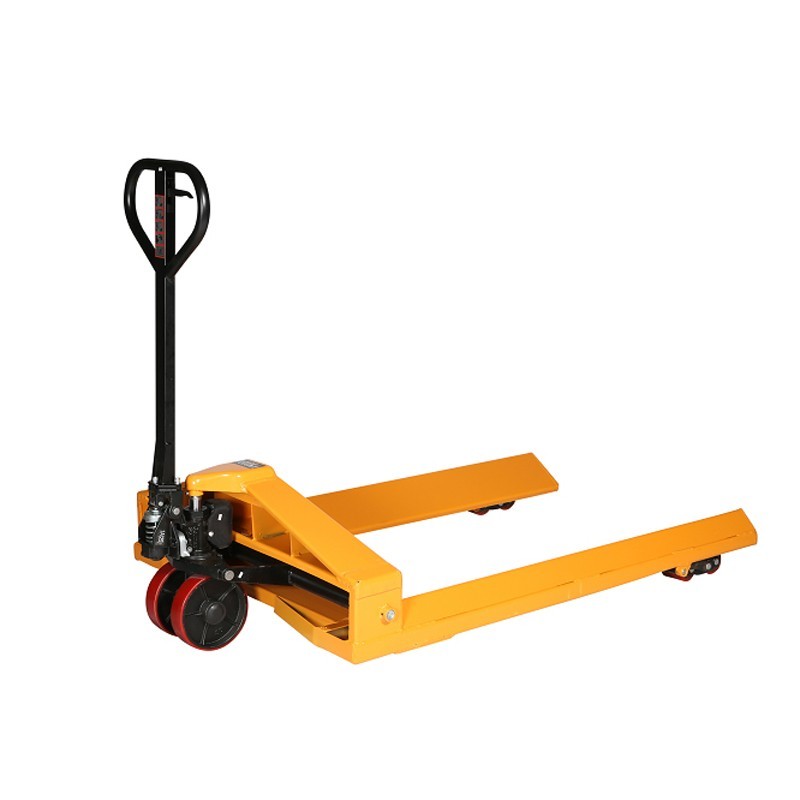 Vista delantera de la transpaleta porta bidones 1500kg ancho 990mm