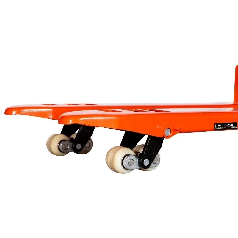 Zoom sobre los rodillos de la Transpaleta 5000kg ruedas de nylon