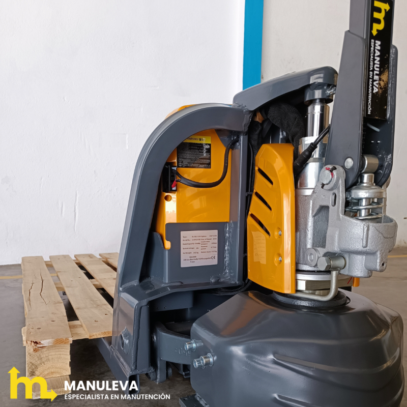 Vista desde 3/4 de la parte delantera de la transpaleta eléctrico batería litio 40Ah