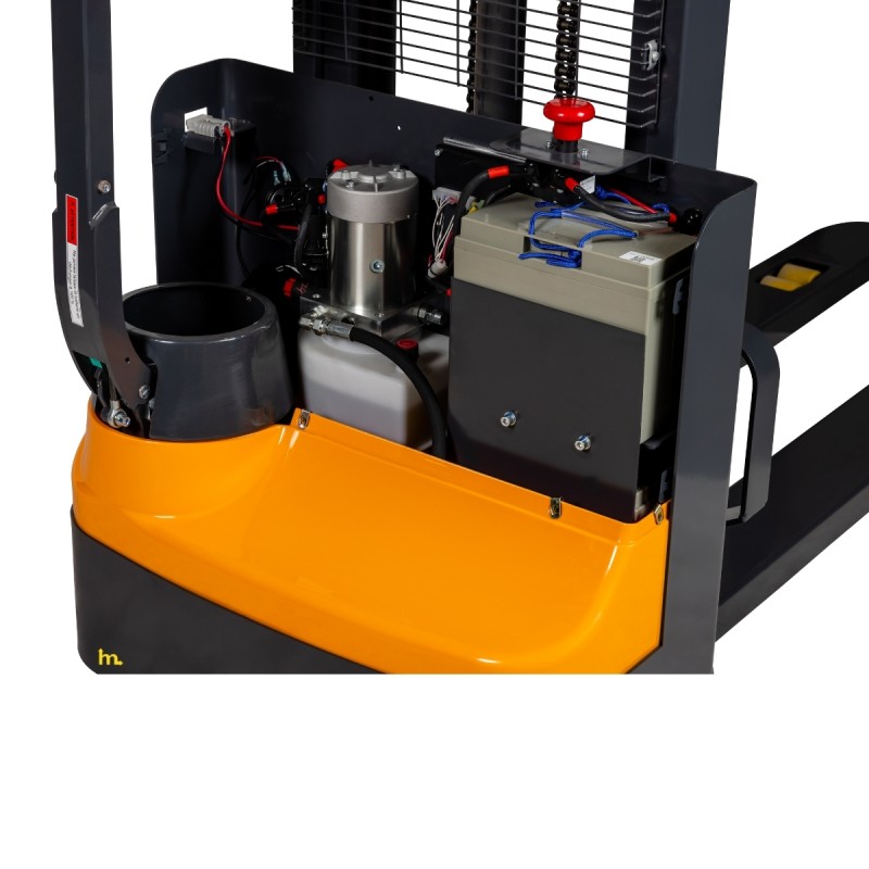 Zoom sobre el motor del Apilador eléctrico 3500 mm Capacidad 1500 kg Horquillas 1550 mm