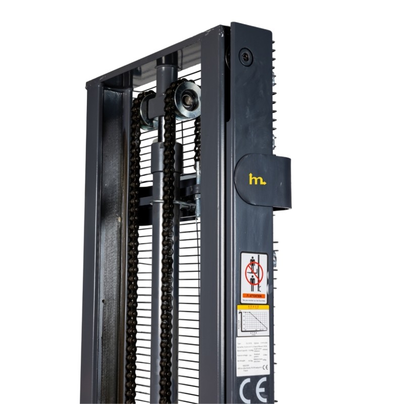 Zoom sobre el mástil del Apilador eléctrico 1500 kg - Elevacion 1600 mm