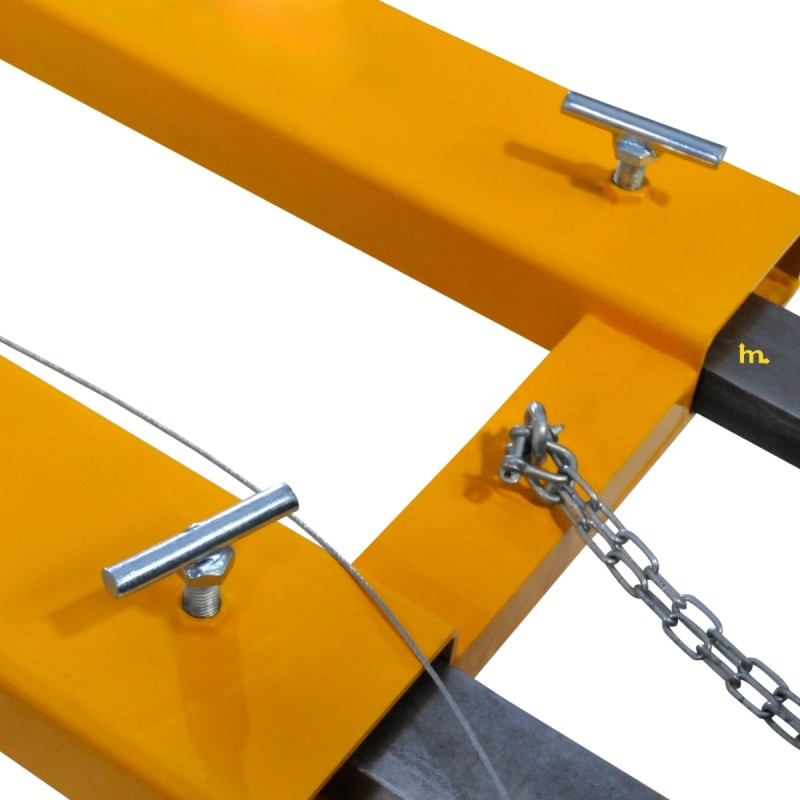 Zoom a los tornillos de seguridad del Manipulador de bidones para carretilla elevadora 400kg