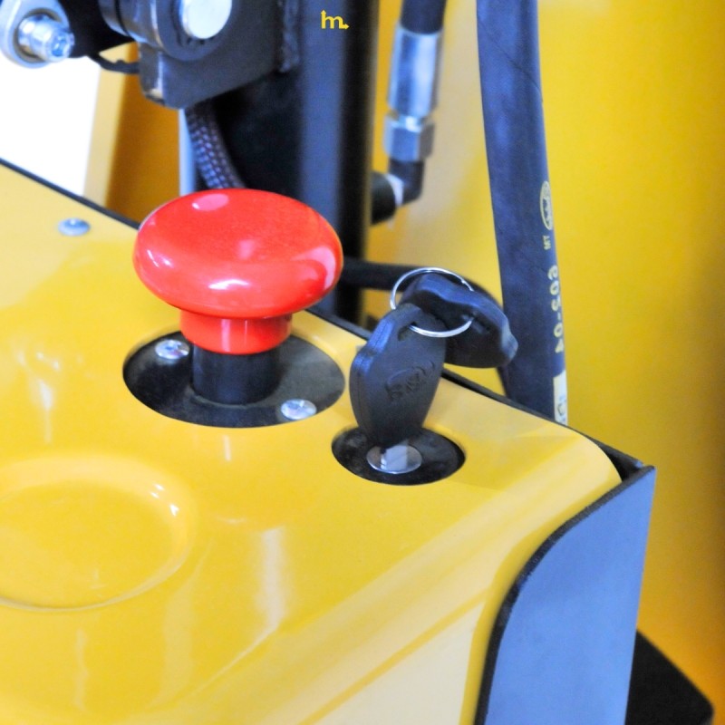 Zoom a la llave y al botón de parada de emergencia de la Transpaleta elevadora totalmente eléctrica monocilíndrica