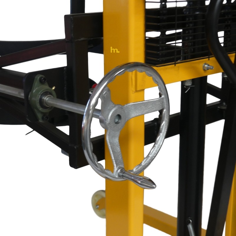 Vista de la manivela del apilador Volteador de bidones 450kg - Uñas separación 850 mm para palets - Elevación 2100 mm