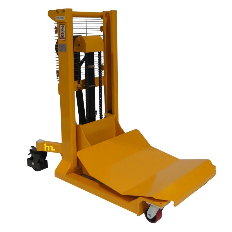 Vista trasera en 3/4 del apilador manual para bobinas 1000 kg - Elevación 916 mm