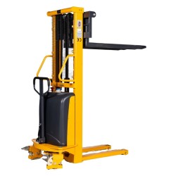 Vista trasera del Apilador Semi Eléctrico 1500Kg - Elevación 1600mm Horquillas al máximo