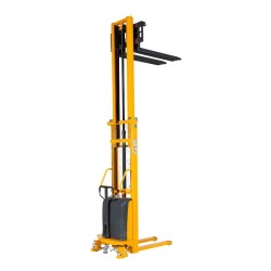 Vista 3/4 Apilador Semi Eléctrico 1500Kg - Elevación 3500 mm horquilla elevación máxima